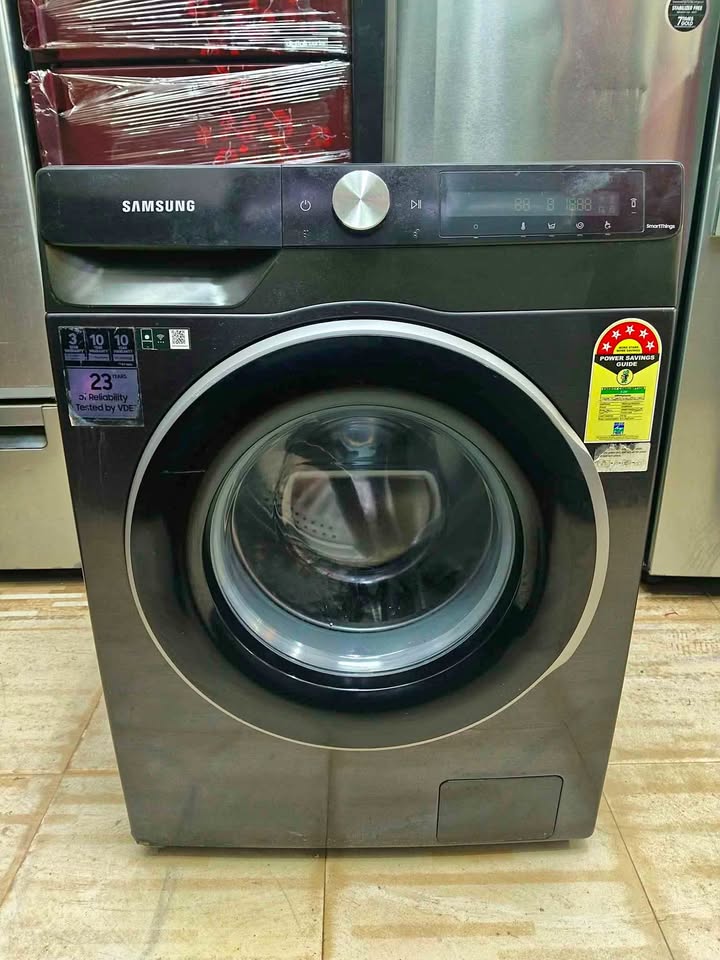 Close front view of Samsung WW70T502NAN1TL
