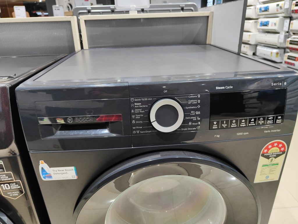 Close‑up of washing program selection rotary knob on Bosch 7 kg EcoSilence (WAJ24209IN) washing machine control panel