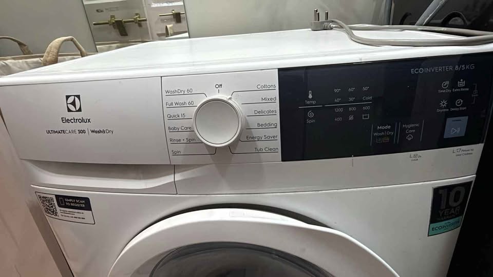 Electrolux 8kg5kg 5-Star front-load EWW8024D3WB washer-dryer