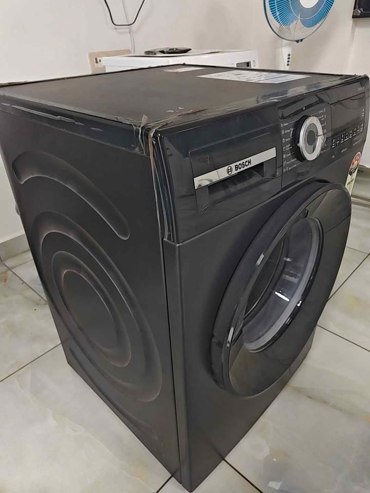 Bosch WAJ24209IN front load washing machine showing anti-vibration concentric ring side panel design