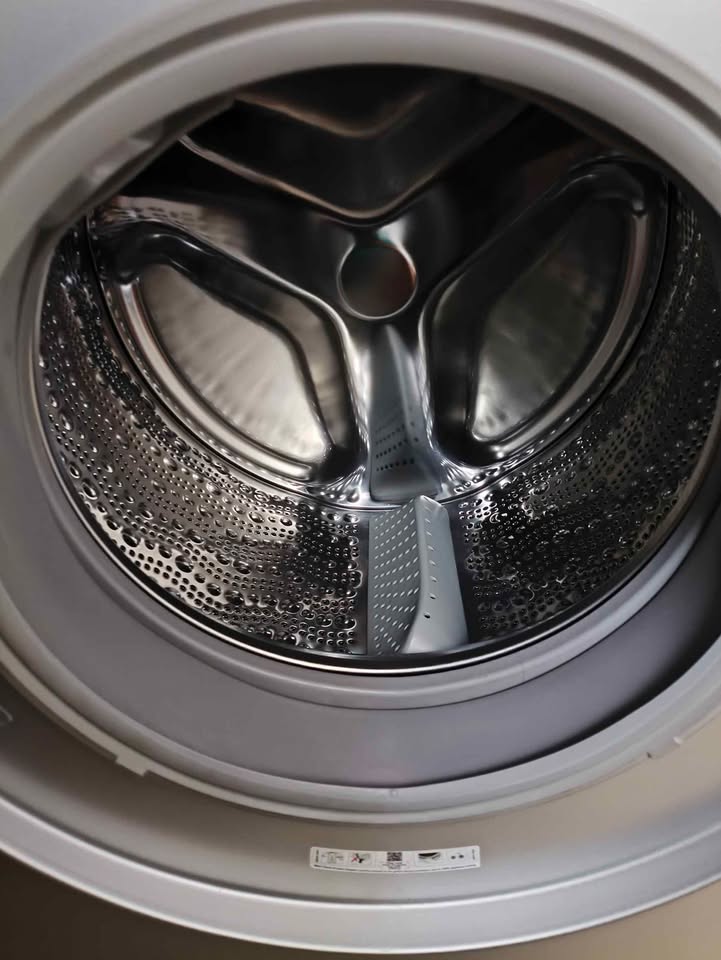 Bosch WAJ24209IN front load washing machine stainless steel drum with anti-tangle paddles