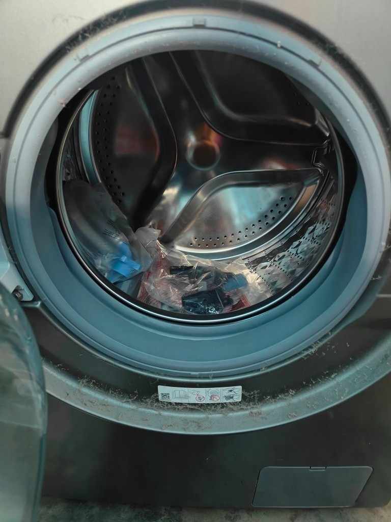 Internal view of Steel washing drum of Samsung 7 Kg WW70R22EK0X front load